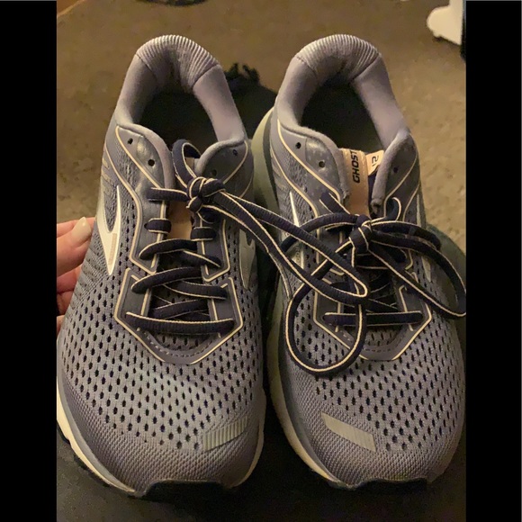 Brooks running shoes ... practically brand new - Picture 1 of 2